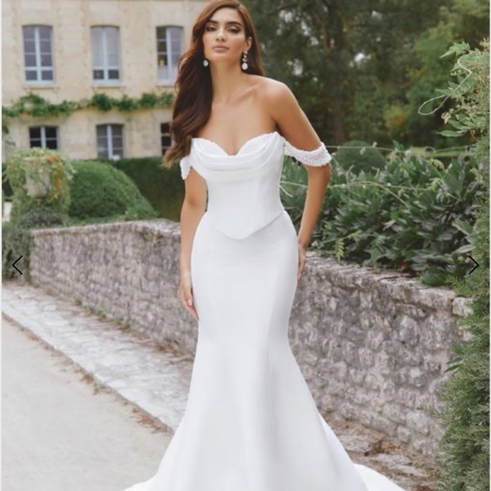 Elegant Off-the-Shoulder White Mermaid Bridal Gown - Justin Alexander Serenity
